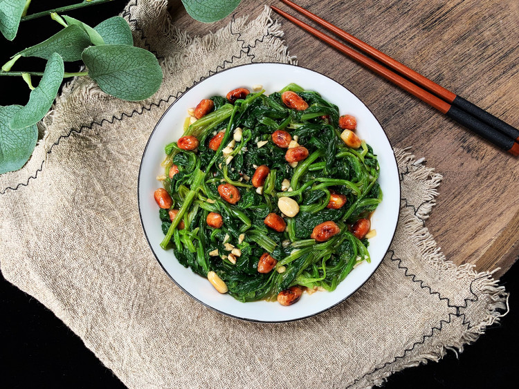果仁菠菜的做法