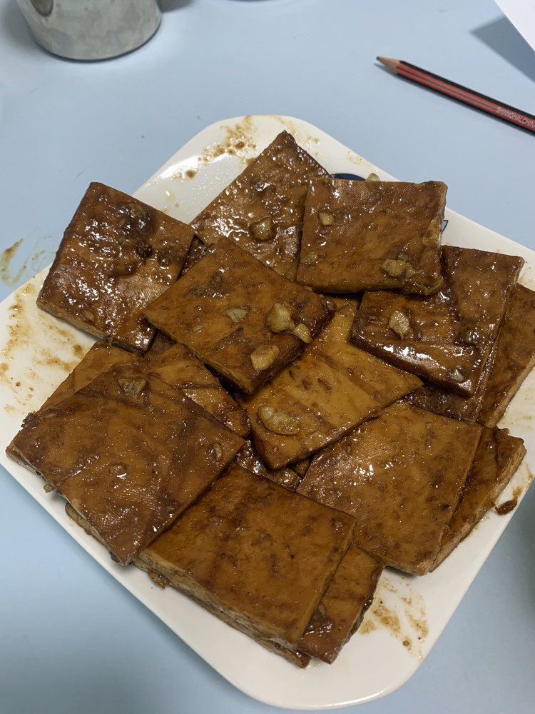 深夜低卡吃不胖：五香牛皮干的做法