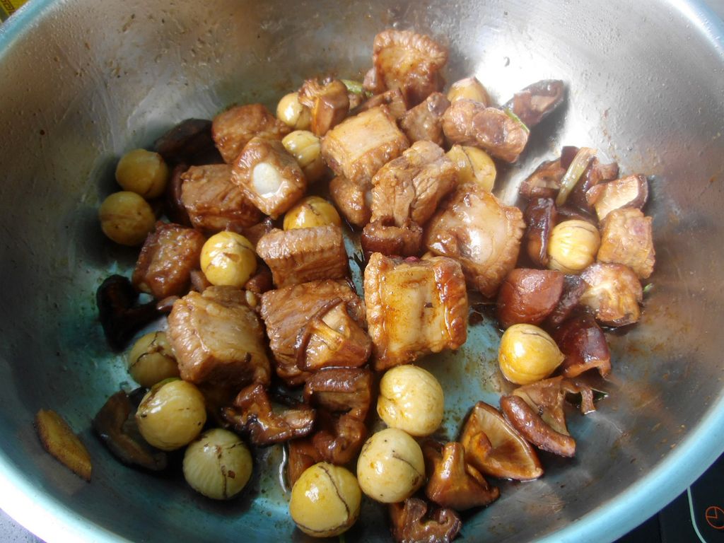 红烧排骨香菇,红烧排骨香菇的家常做法 - 美食杰红烧排骨香菇做法大全