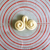 蝴蝶花卷的做法图解6