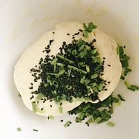 从小吃到大的黑芝麻葱油饼的做法图解2