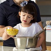 【老皮的亲子厨房】宝宝最爱，简易玉米煎饼的做法图解4