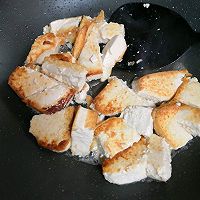 烤鸡焖豆腐的做法图解1