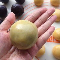 广式豆沙蛋黄月饼的做法图解8
