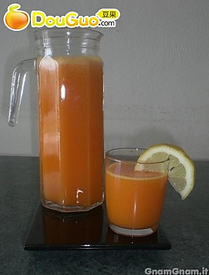 胡萝卜橙子果汁