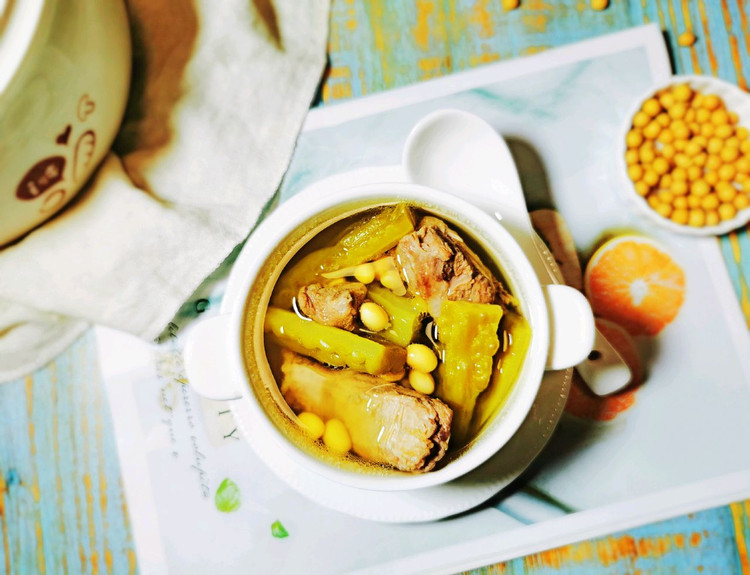 清热解毒～凉瓜黄豆排骨汤的做法