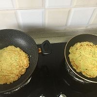 快手早餐：西葫芦丝鸡蛋饼的做法图解7