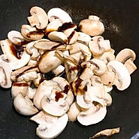 麻香姜爆炒蘑菇的做法图解2