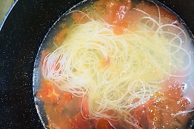 西红柿清汤面—麻麻的味道
