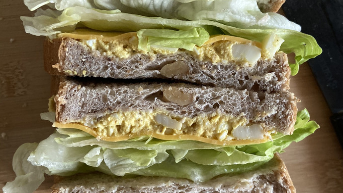 鸡蛋沙拉三明治汉堡