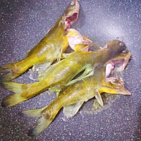 #夏日撩人滋味#好喝营养的黄骨鱼豆腐汤的做法图解3
