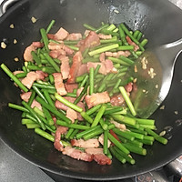 蒜苗烟熏肉的做法图解6