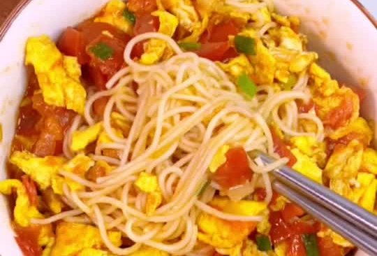 好吃到舔盘的番茄鸡蛋打卤面，真的太美味了！的做法