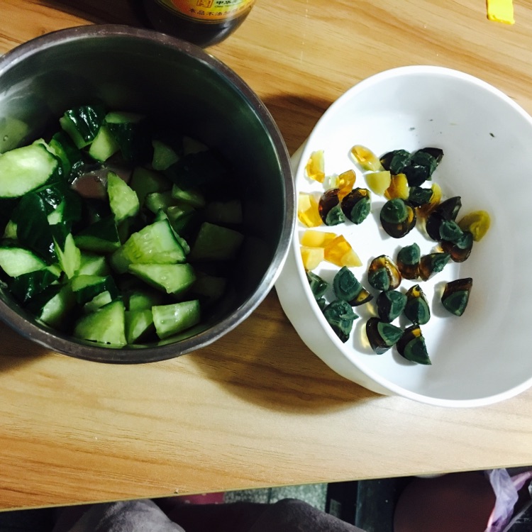 黄瓜凉拌小皮蛋的做法图解4