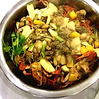 HOT.小阳哥肉蟹煲的做法图解1