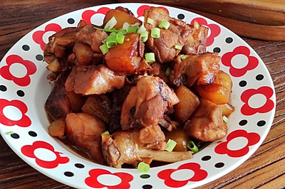 鸡腿炖土豆