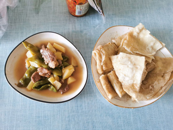 豆角土豆五花肉烀饼子