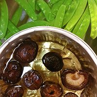 #家乡年味 鲜才够味#香菇炒荷兰豆的做法图解2