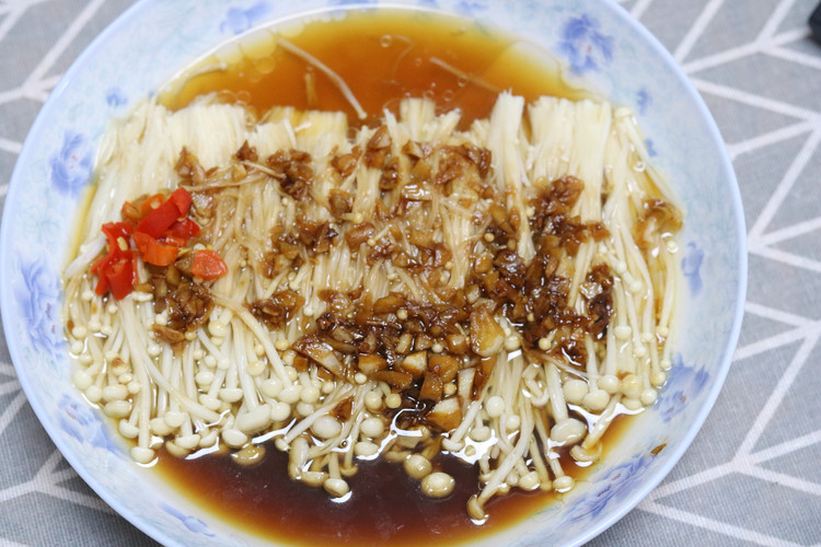 蒜蓉蒸金针菇（微波炉版）的做法
