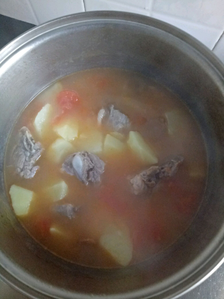 排骨土豆，西红柿汤，的做法