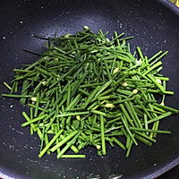 韭菜花香炒鸡蛋的做法图解7