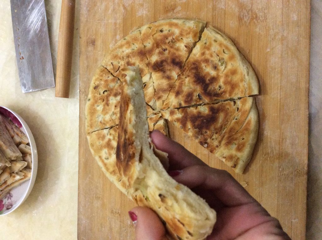 发面起酥葱花大饼的做法图解10