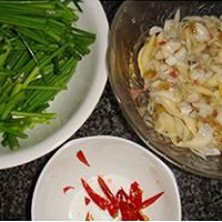 韭苔炒蛤蜊肉的做法图解1