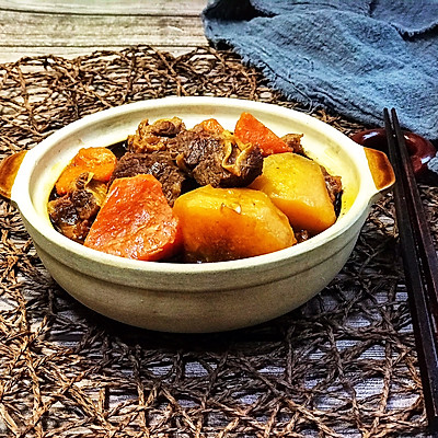 土豆胡萝卜炖牛肉