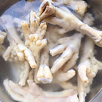 百香果酸辣脱骨凤爪的做法图解4