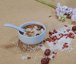 龙眼红枣枸杞粥的做法