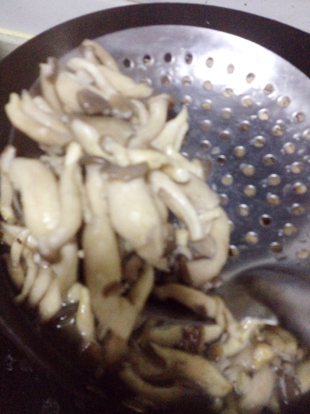 小炒蘑菇的做法图解1
