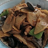 黄蘑土豆片的做法图解3