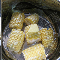 奶油玉米的做法图解3