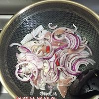 #少盐饮食 轻松生活#洋葱炒鲜鱿鱼的做法图解6