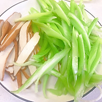 芹菜炒豆干的做法图解1