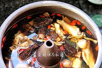 石斛羊肚菌鸡汤｜熬夜党必备汤品 简单美味