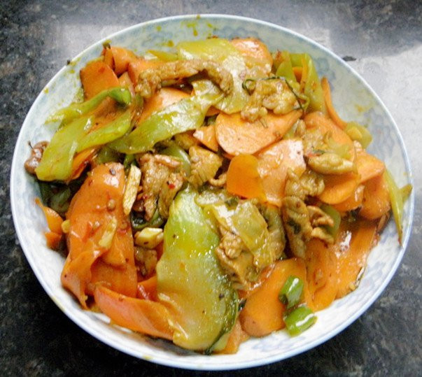 胡萝卜莴笋炒肉片的做法