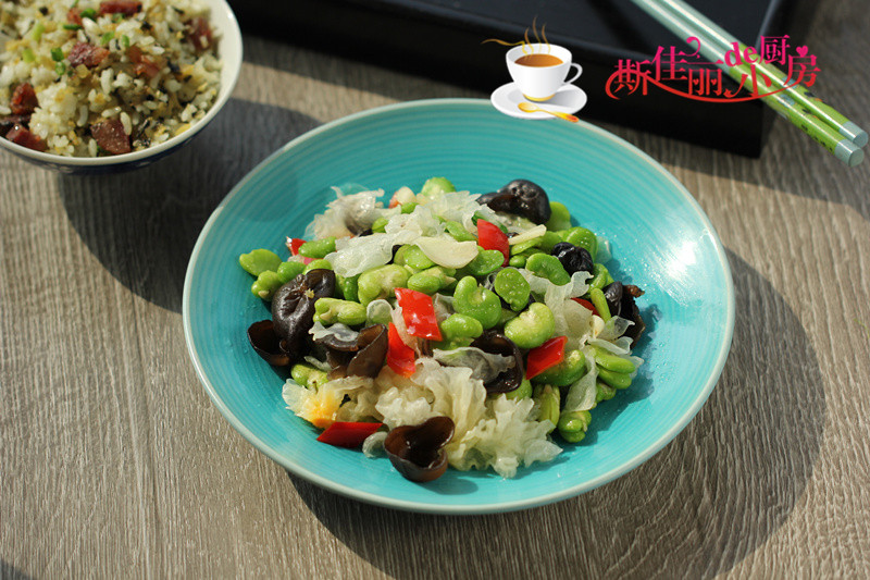 Fried ears with broad bean and rice