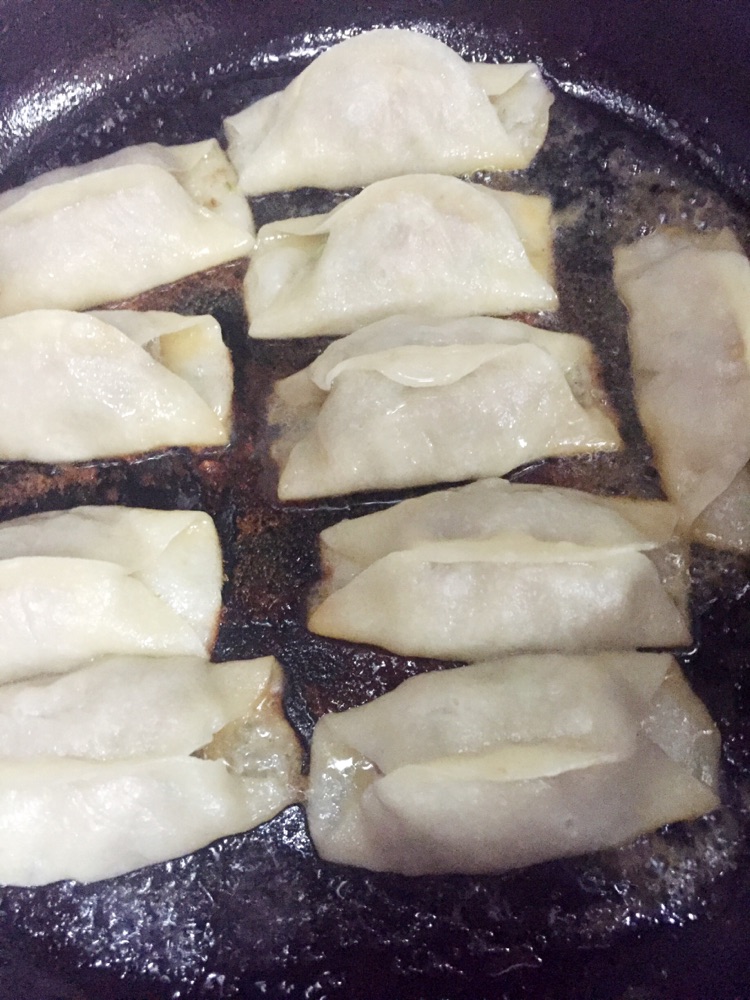 牛肉芹菜馅锅贴的做法图解15