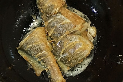 红烧汤汁黄花鱼