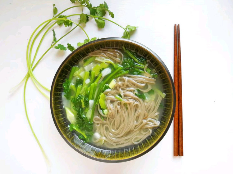 妈妈的味道:香菜香葱清汤面的做法