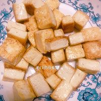 豆瓣酱宫爆豆腐的做法图解3