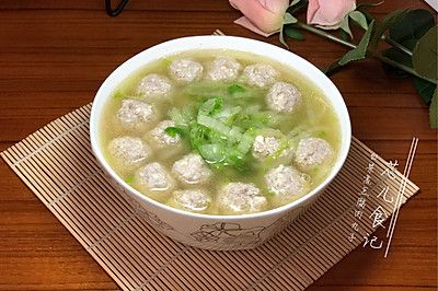白菜煮豆腐肉丸子