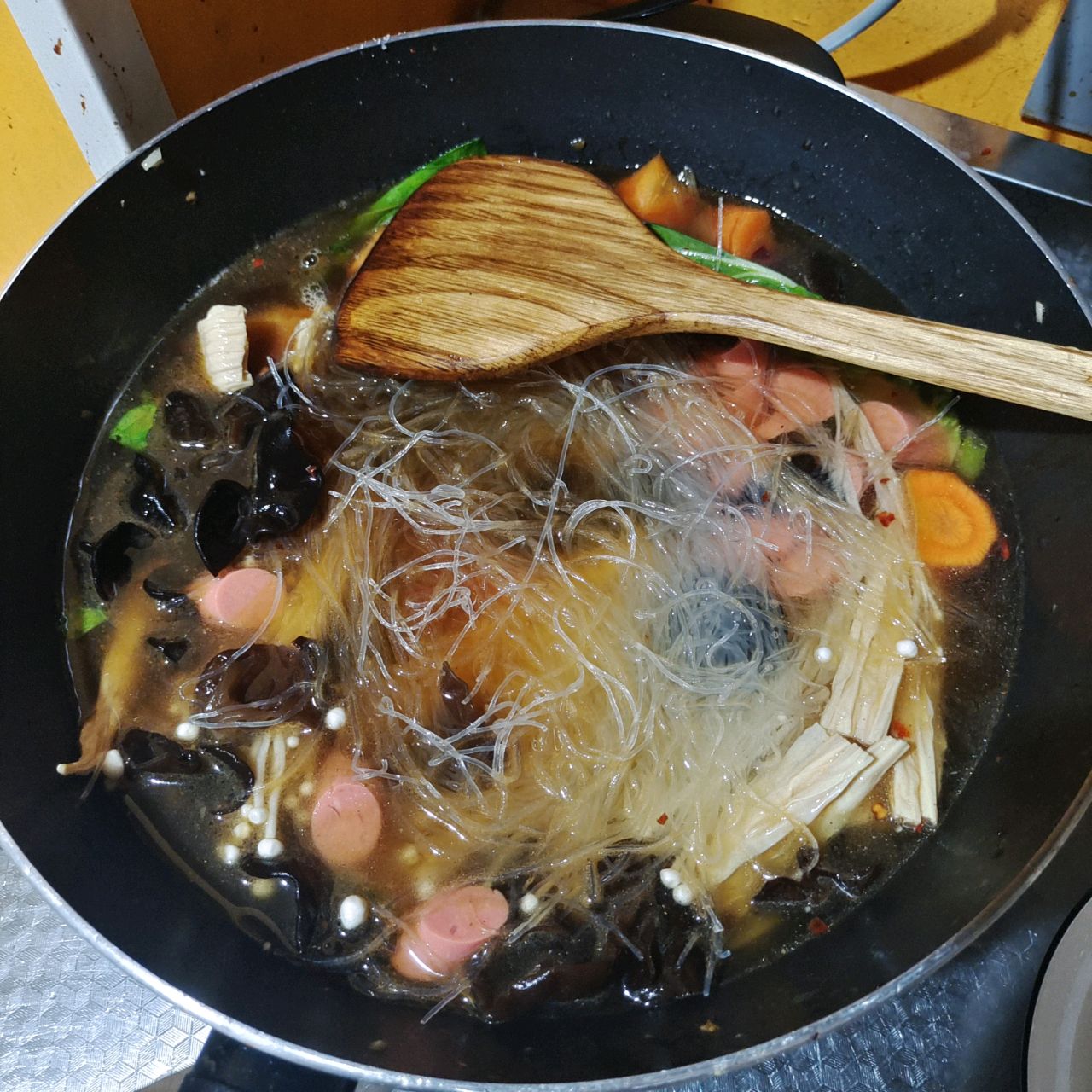 内蒙古“巴盟特色”烩酸菜，不一样的酸菜做法，独特香味远近闻名 - 知乎
