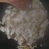 杏鲍菇炒玉米粒的做法图解4