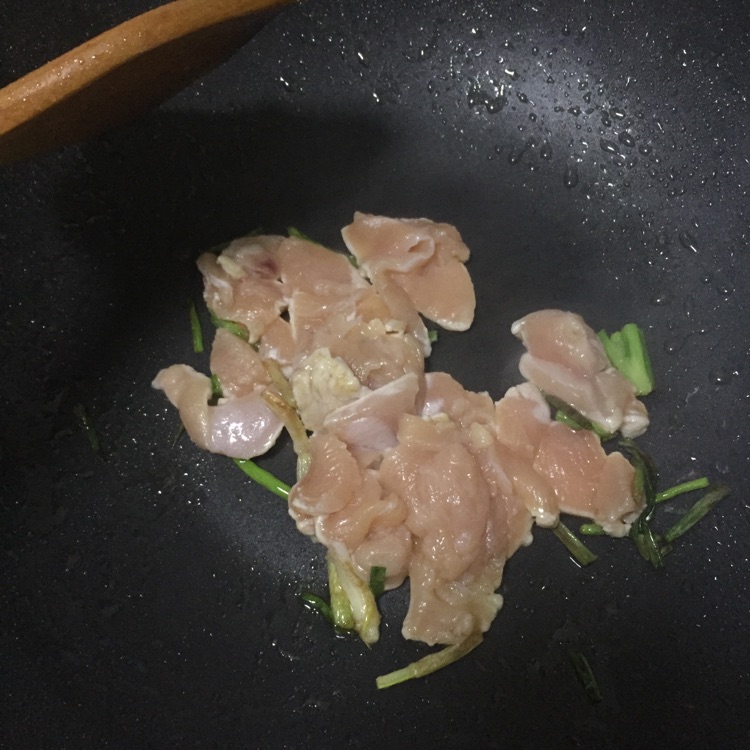 【暗黑世界】番茄西兰花炒鸡胸肉的做法图解3
