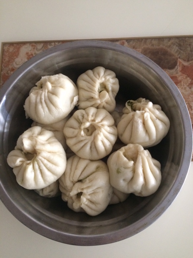 韭菜鸡蛋油渣包的做法图解1
