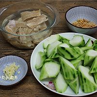 腐竹海米烩丝瓜#金龙鱼外婆乡小榨菜籽油 最强家乡菜#的做法图解1