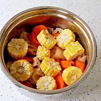 莲藕玉米胡萝卜排骨汤的做法图解7