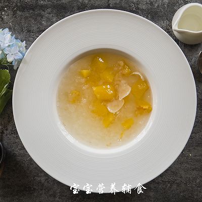 宝宝辅食-枇杷百合银耳露